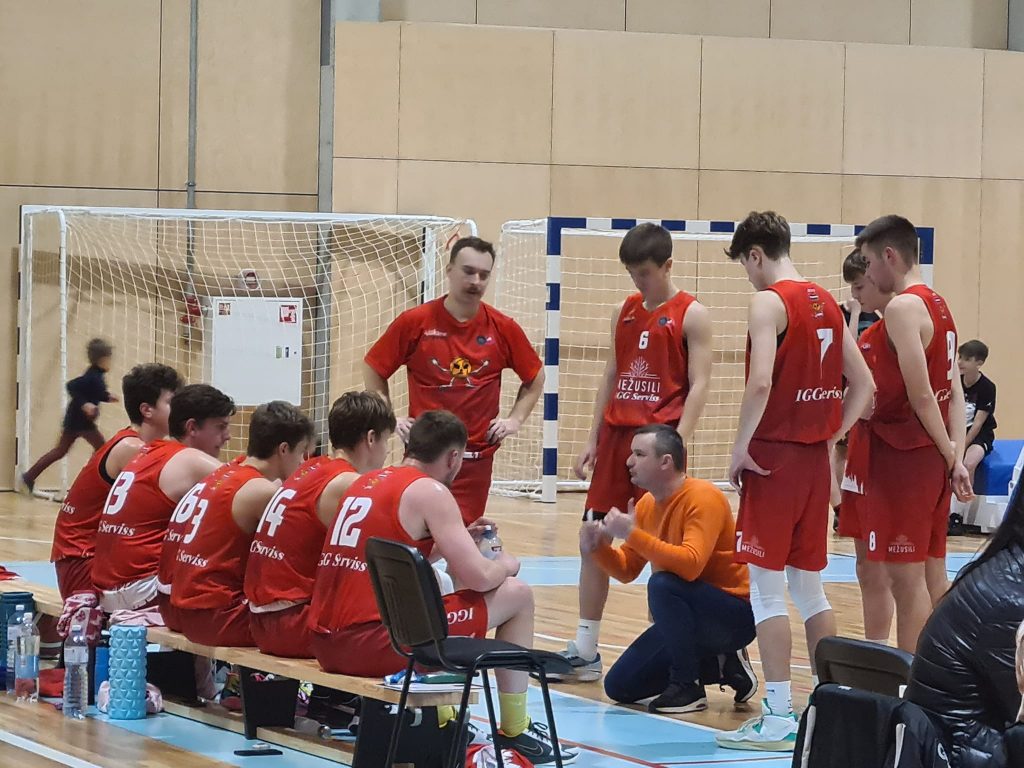 Basketbola klubs "Mežusili" sporta hallē